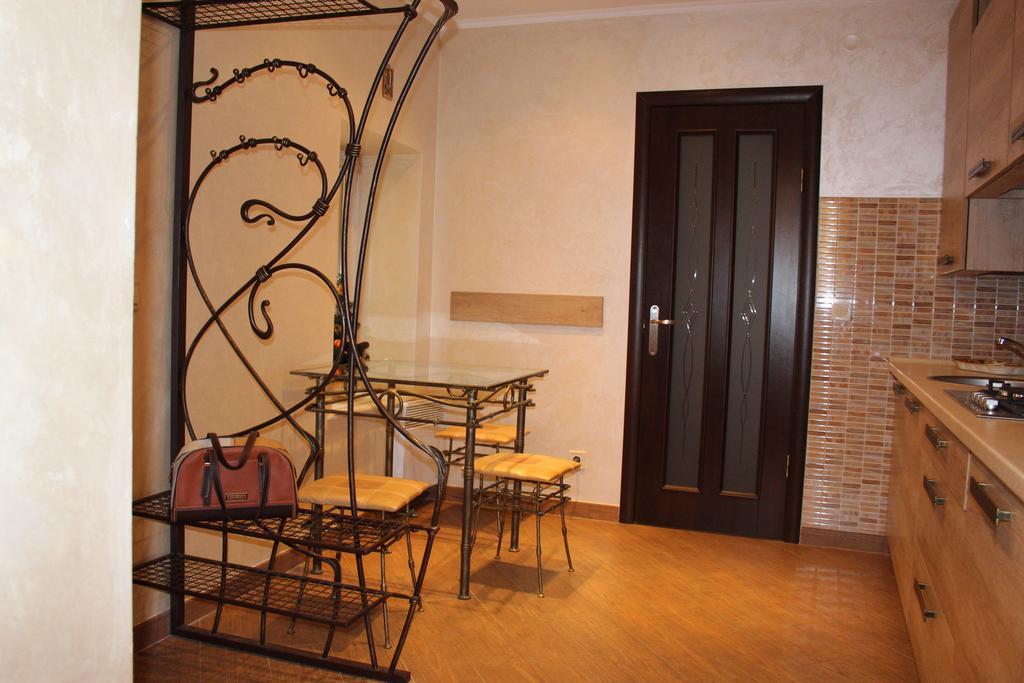 Apartment Roksolana 2 Lviv Exterior foto